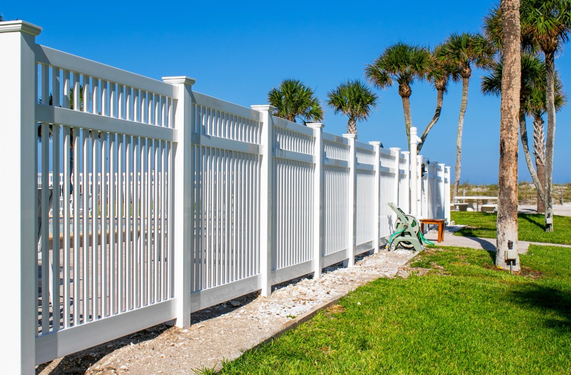 Privacy fencing options in Paramount, CA